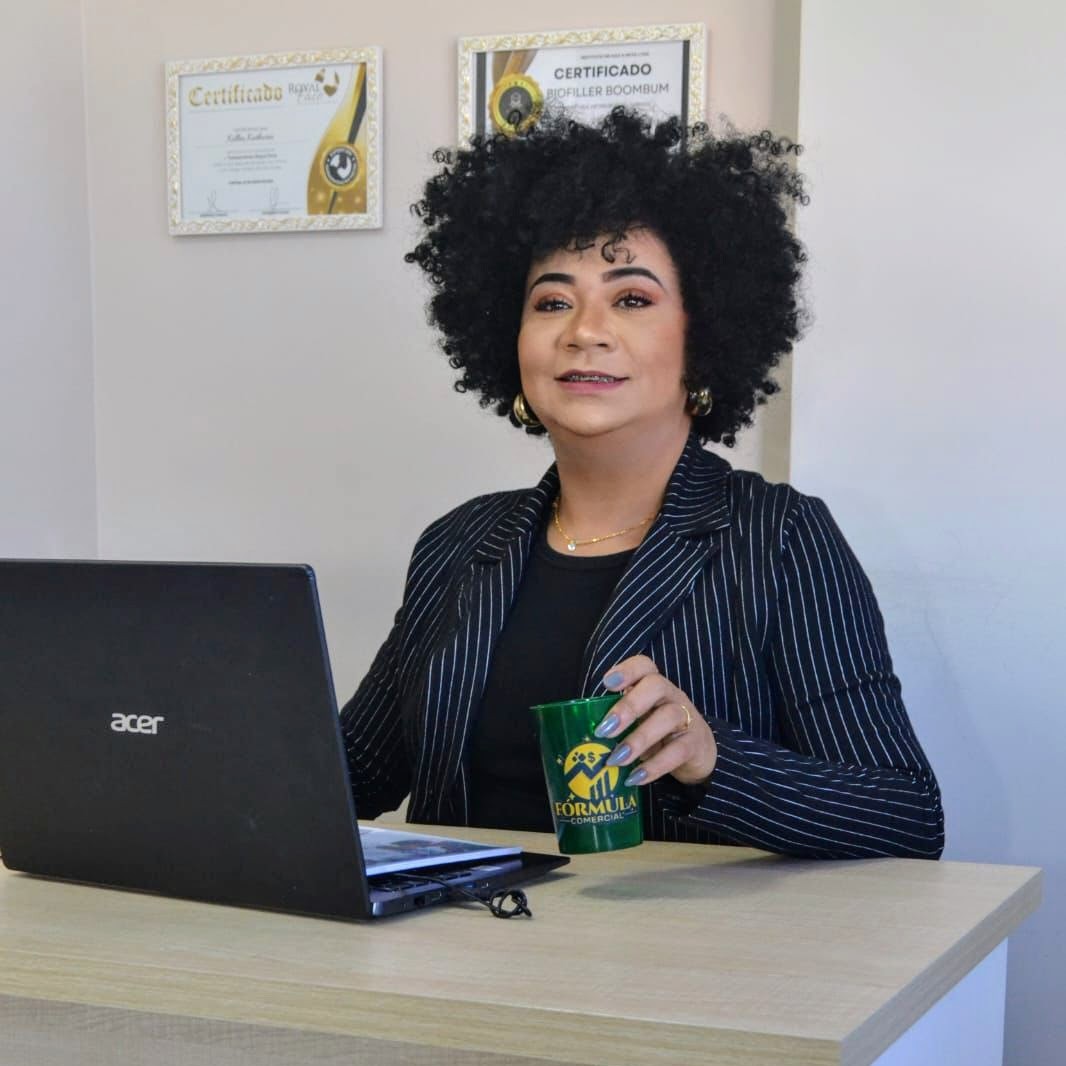 Silvânia - Especialista em Gestão Comercial